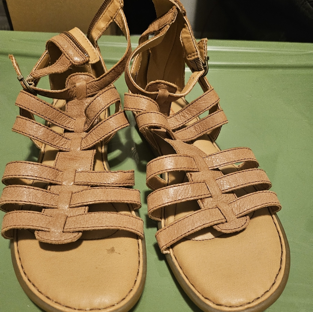 Crown vintage tan sandals